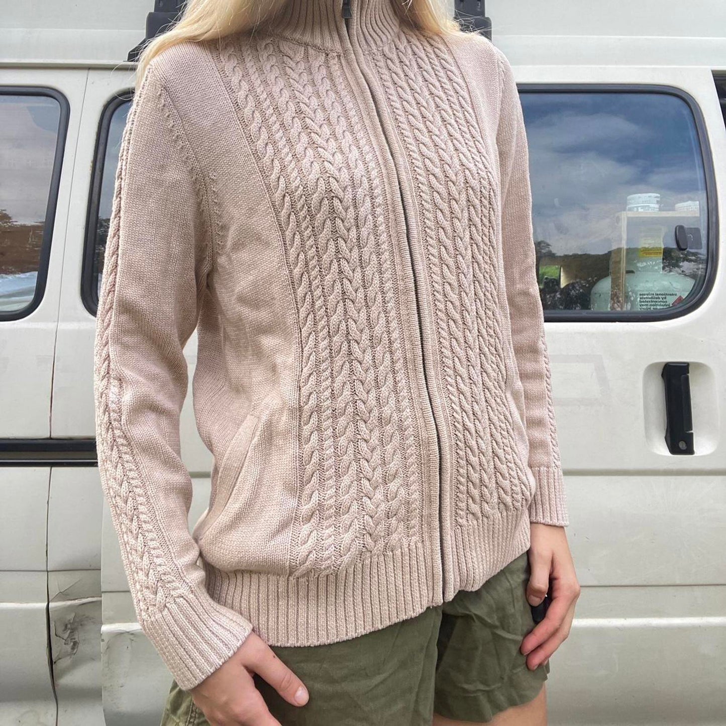 Cream and tan cable knit zip up sweater #preppy