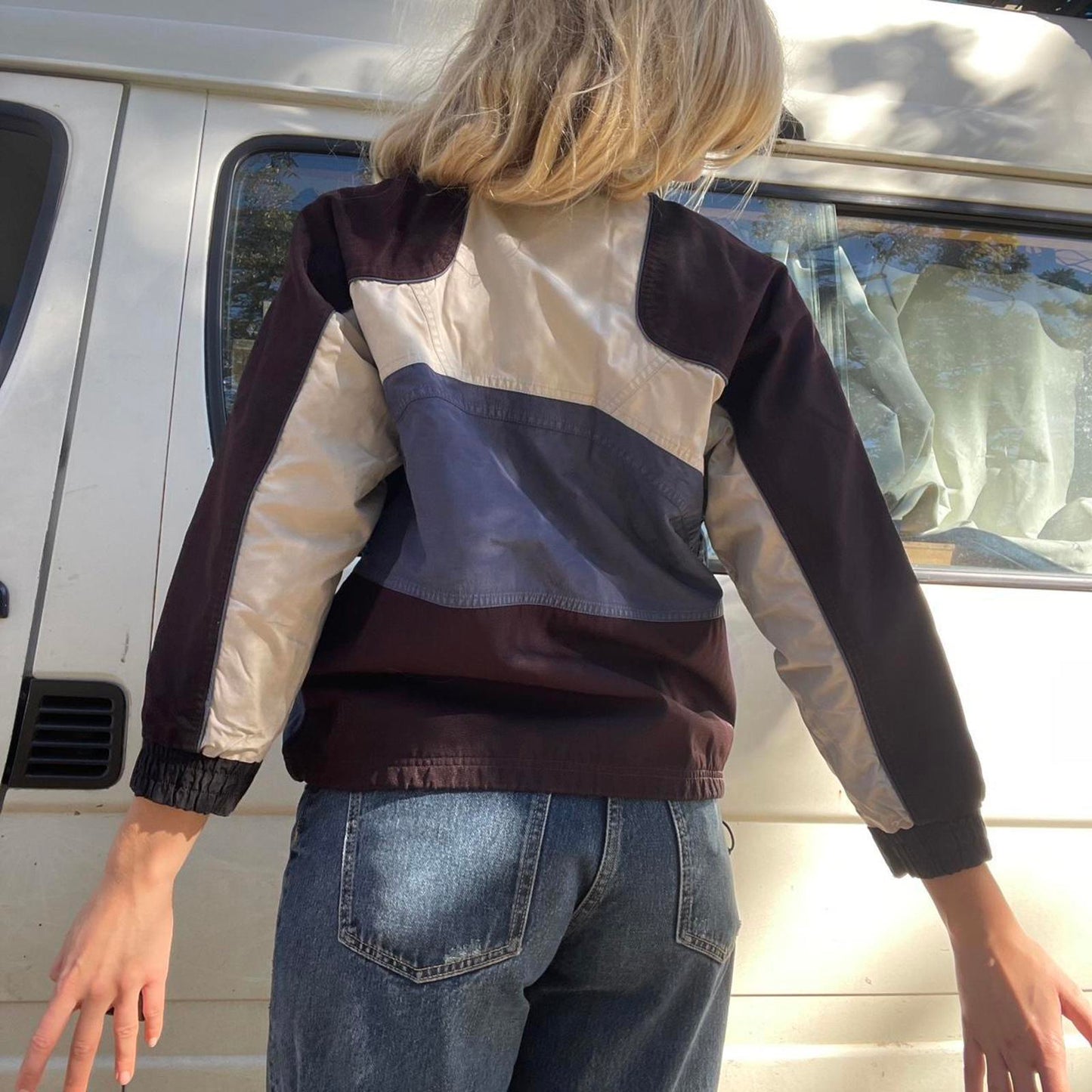Blue and white vintage ski jacket with draw strings